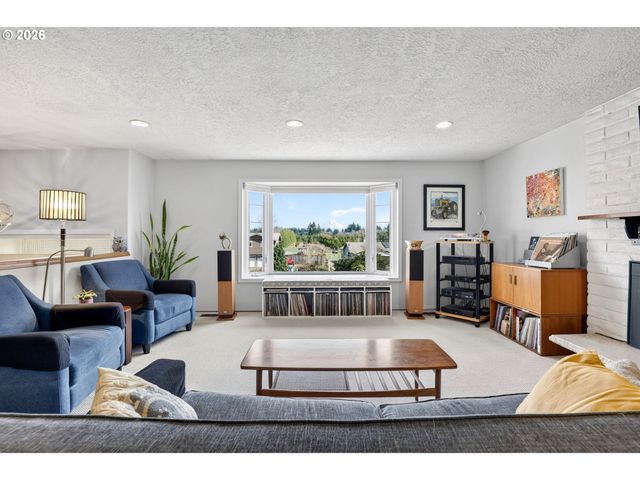 14275 Se HOLLY VIEW Ter, Damascus, OR 97089