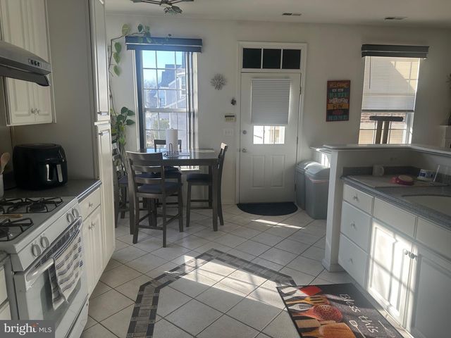 19 ELDRIDGE DR, Robbinsville, NJ 08691