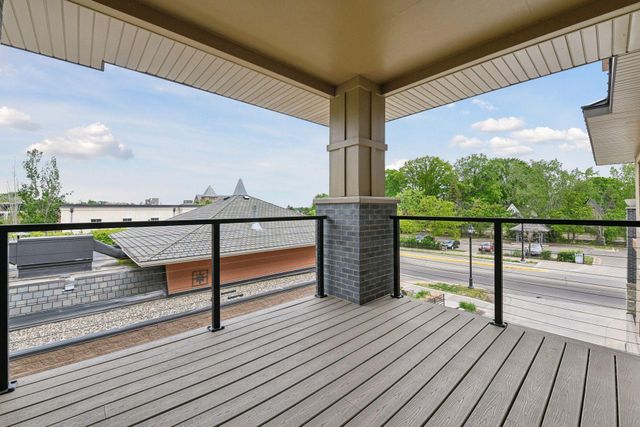 222 Ferndale Road S 207, Wayzata, MN 55391