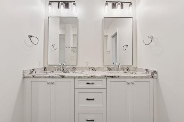 222 Ferndale Road S 207, Wayzata, MN 55391