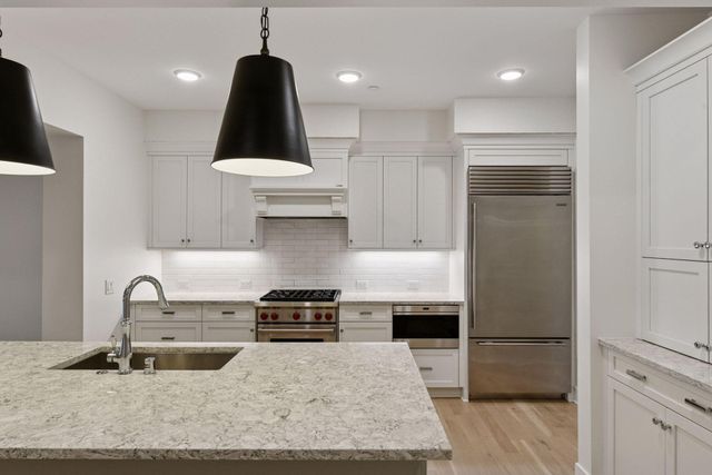 222 Ferndale Road S 207, Wayzata, MN 55391