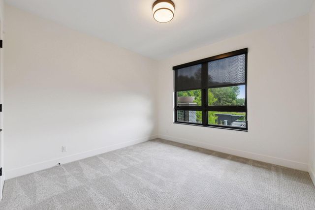 222 Ferndale Road S 207, Wayzata, MN 55391