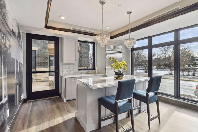 222 Ferndale Road S 207, Wayzata, MN 55391