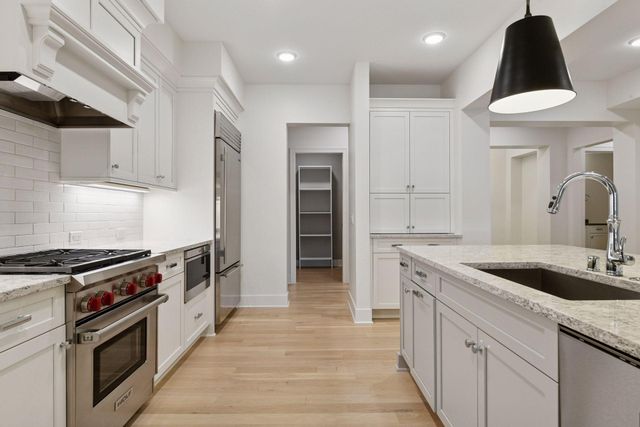 222 Ferndale Road S 207, Wayzata, MN 55391