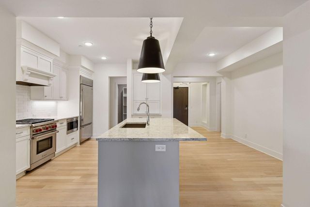 222 Ferndale Road S 207, Wayzata, MN 55391