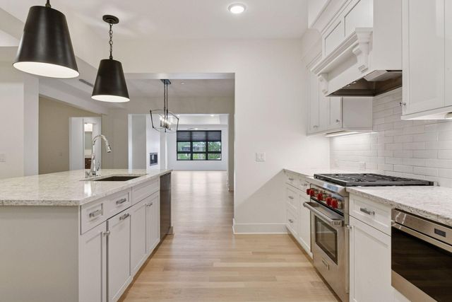 222 Ferndale Road S 207, Wayzata, MN 55391