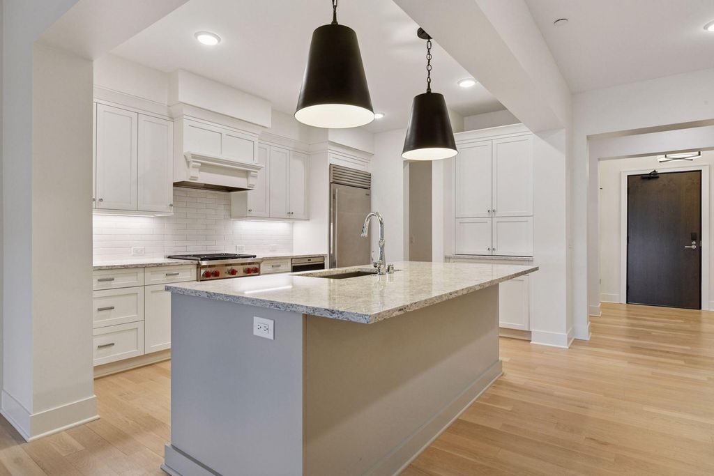 222 Ferndale Road S 207, Wayzata, MN 55391