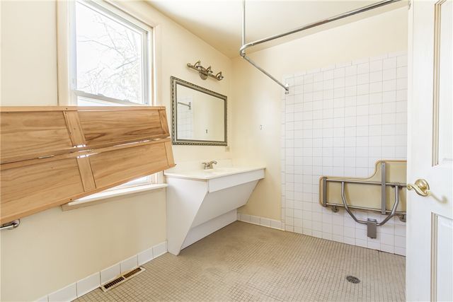 4 Sanford Place, Rochester, NY 14620