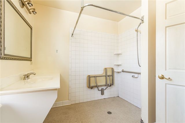 4 Sanford Place, Rochester, NY 14620