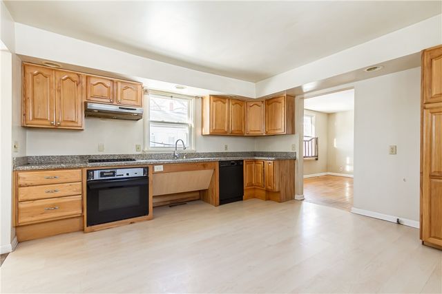 4 Sanford Place, Rochester, NY 14620