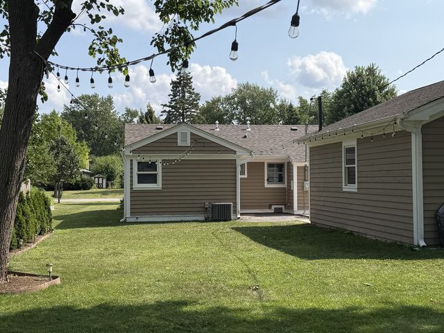 2204 Campbell Street, Rolling Meadows, IL 60008