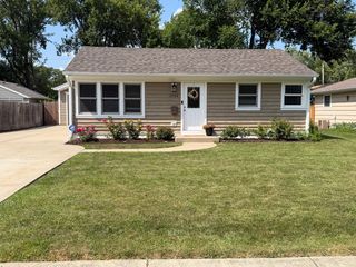 2204 Campbell Street, Rolling Meadows, IL 60008