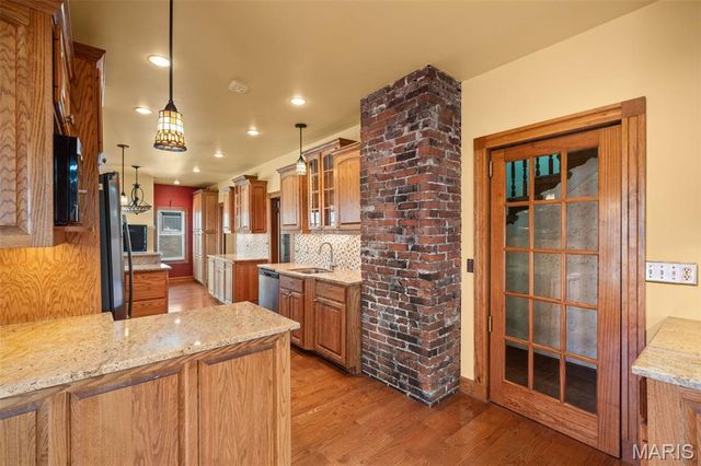 1215 Sunset Avenue, Richmond Heights, MO 63117