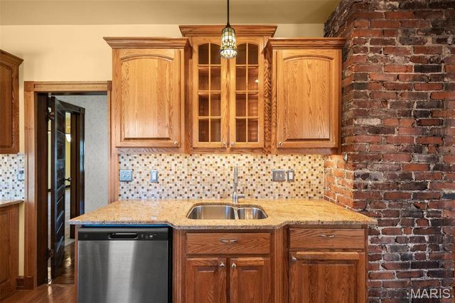 1215 Sunset Avenue, Richmond Heights, MO 63117