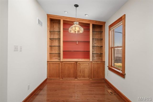 1215 Sunset Avenue, Richmond Heights, MO 63117