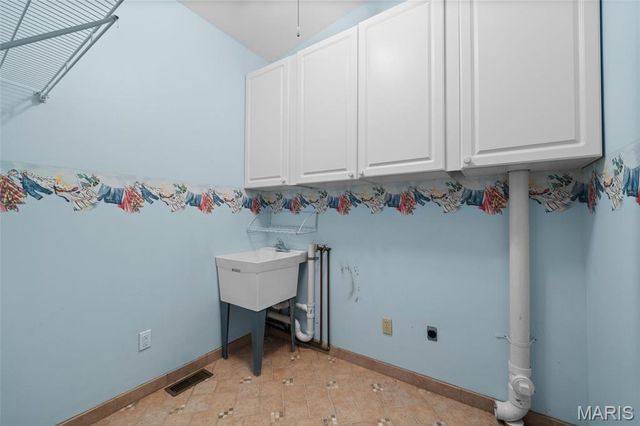 1215 Sunset Avenue, Richmond Heights, MO 63117