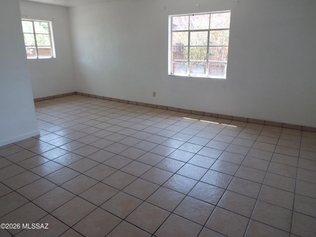 4552 E Douglas Street, Tucson, AZ 85711