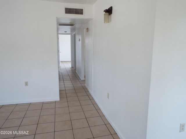 4552 E Douglas Street, Tucson, AZ 85711