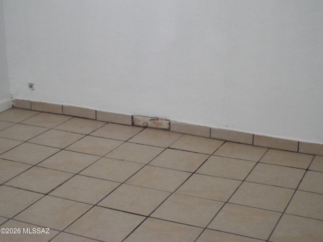4552 E Douglas Street, Tucson, AZ 85711