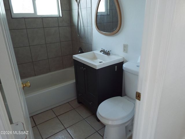 4552 E Douglas Street, Tucson, AZ 85711