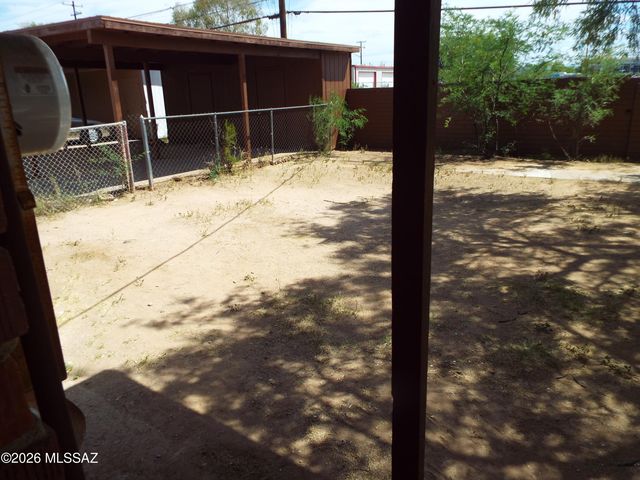 4552 E Douglas Street, Tucson, AZ 85711