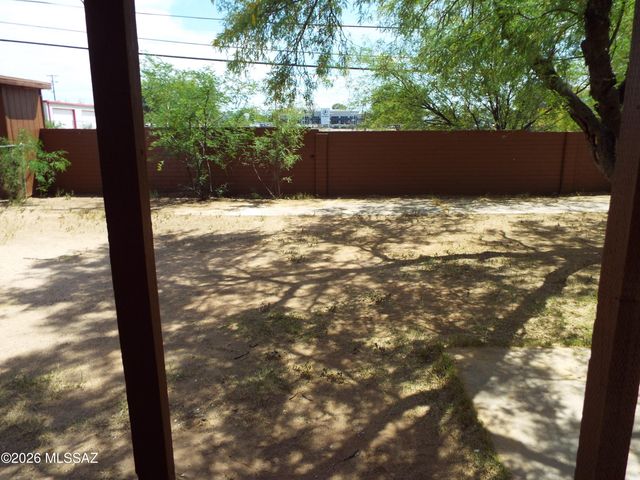 4552 E Douglas Street, Tucson, AZ 85711