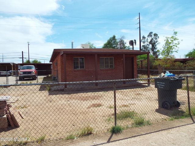4552 E Douglas Street, Tucson, AZ 85711