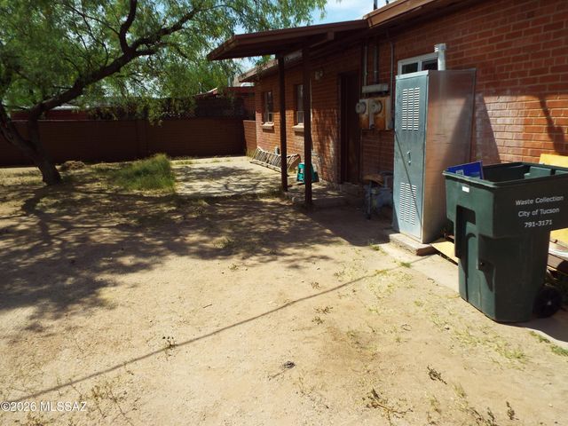 4552 E Douglas Street, Tucson, AZ 85711
