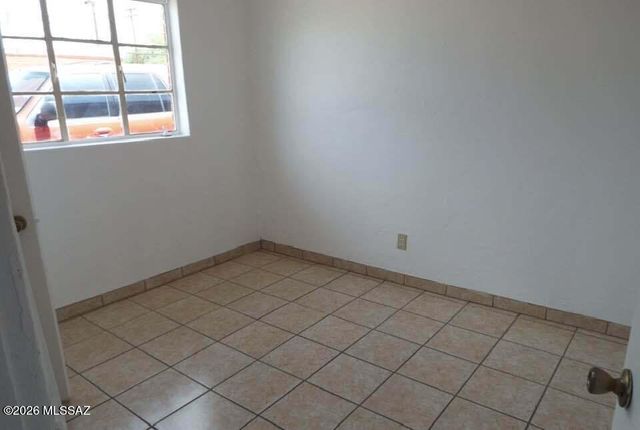 4552 E Douglas Street, Tucson, AZ 85711