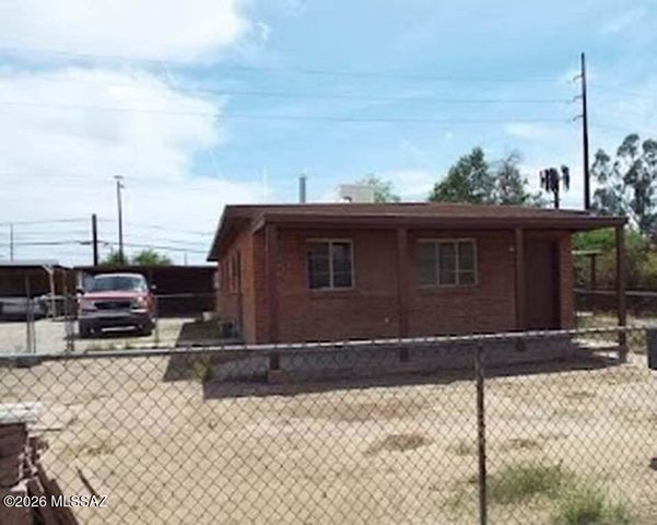 4552 E Douglas Street, Tucson, AZ 85711