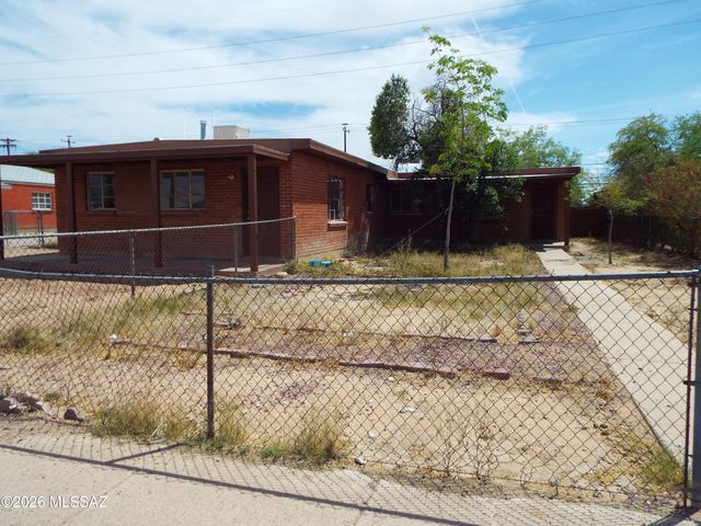 4552 E Douglas Street, Tucson, AZ 85711