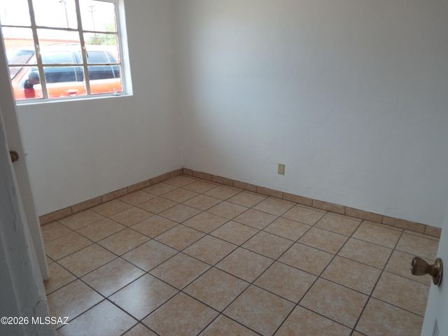 4552 E Douglas Street, Tucson, AZ 85711