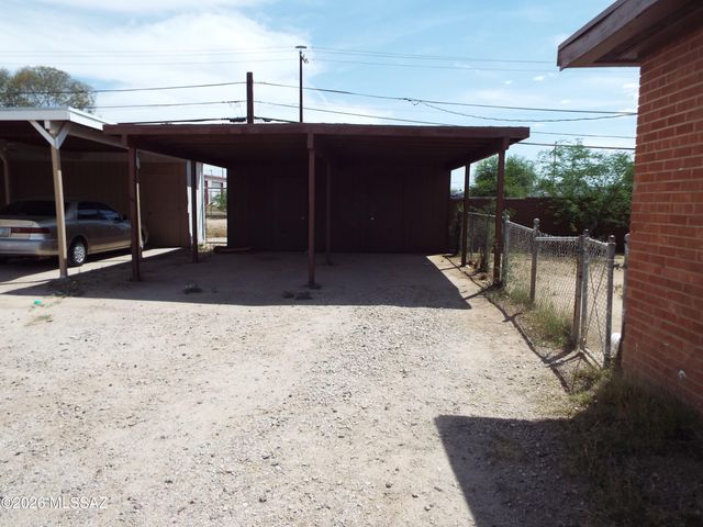 4552 E Douglas Street, Tucson, AZ 85711