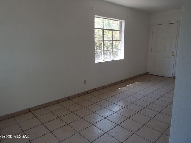 4552 E Douglas Street, Tucson, AZ 85711