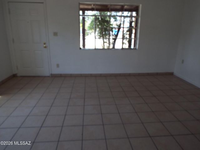 4552 E Douglas Street, Tucson, AZ 85711