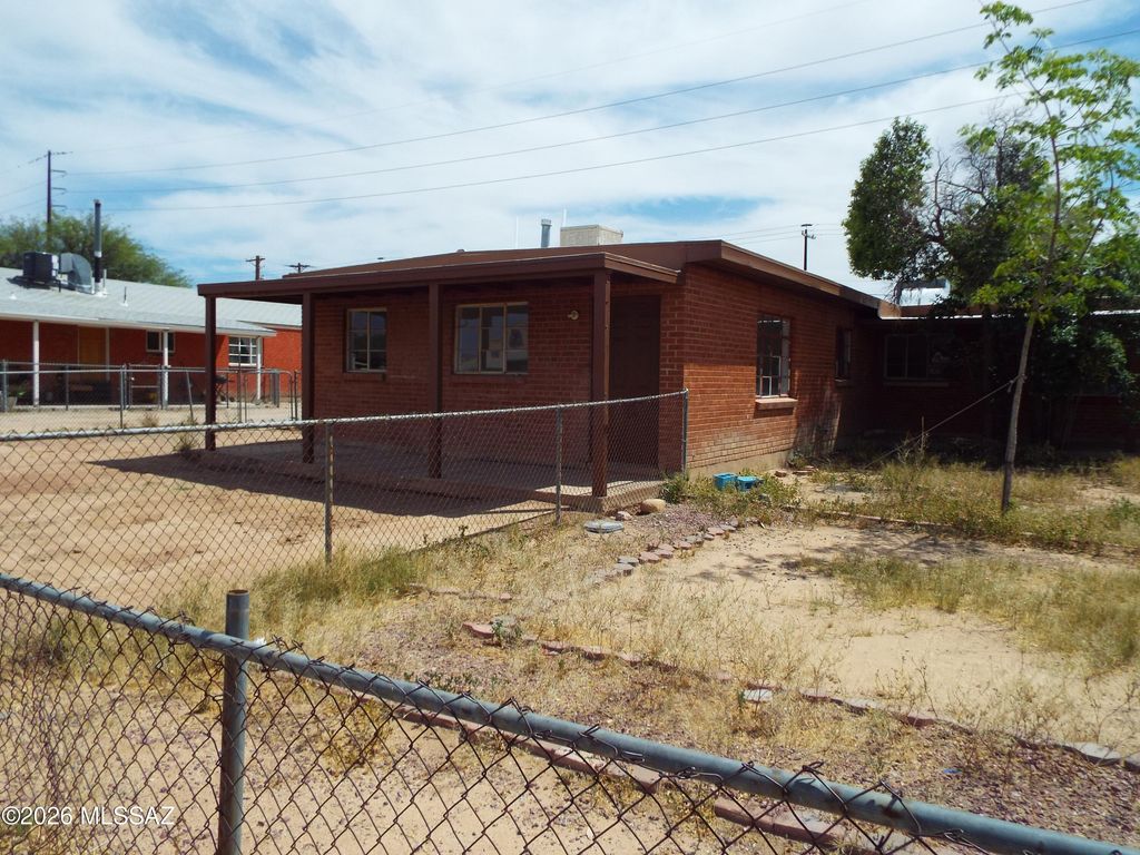 4552 E Douglas Street, Tucson, AZ 85711