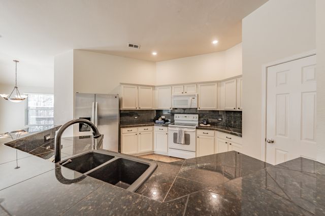 9853 Autumn Sage Drive, Fort Worth, TX 76108
