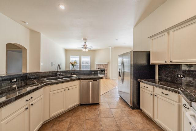 9853 Autumn Sage Drive, Fort Worth, TX 76108