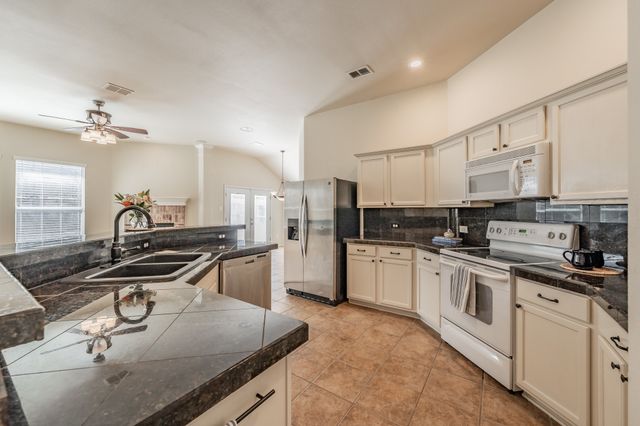 9853 Autumn Sage Drive, Fort Worth, TX 76108
