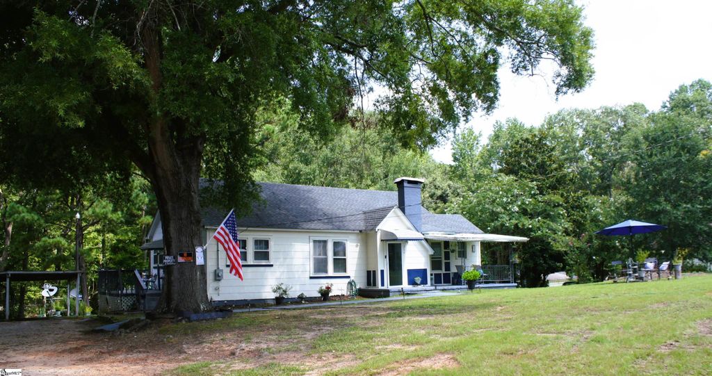 206 Clemson Street, Laurens, SC 29360