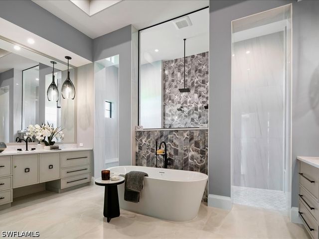 6446 Daniels RD, Naples, FL 34109