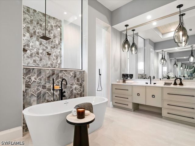 6446 Daniels RD, Naples, FL 34109