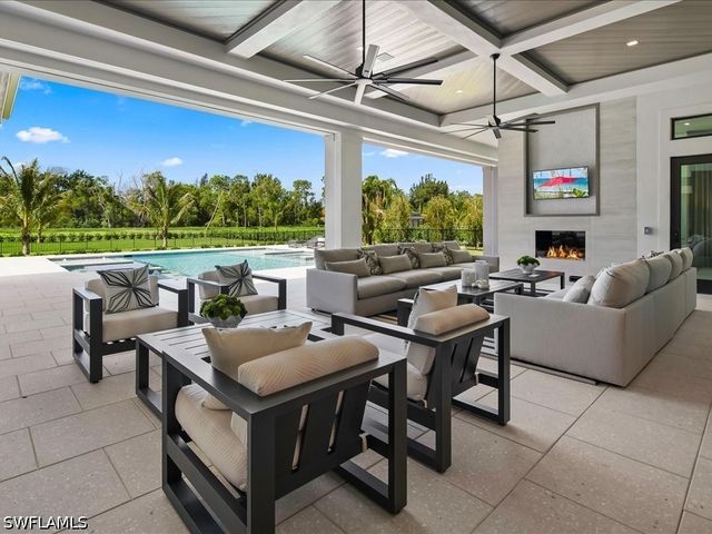 6446 Daniels RD, Naples, FL 34109