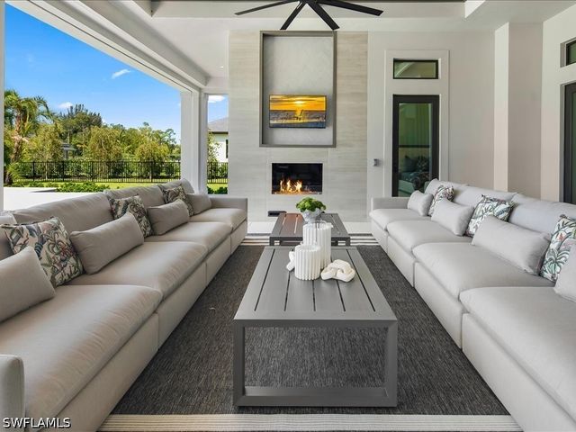 6446 Daniels RD, Naples, FL 34109
