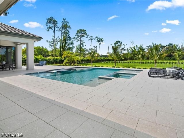 6446 Daniels RD, Naples, FL 34109
