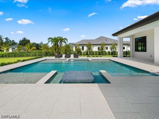 6446 Daniels RD, Naples, FL 34109