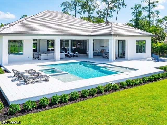 6446 Daniels RD, Naples, FL 34109