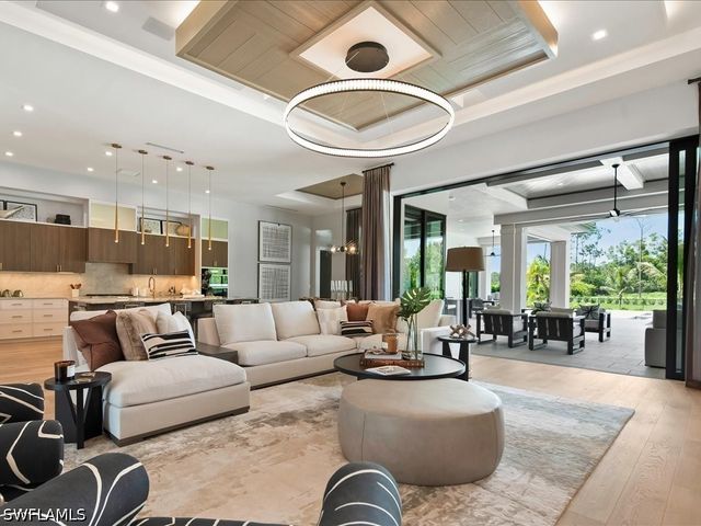 6446 Daniels RD, Naples, FL 34109