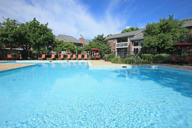 136 Ascot Lane 3215, Willowbrook, IL 60527