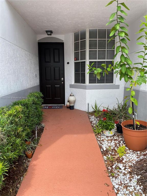 715 SW 148th Ave 611, Sunrise, FL 33325